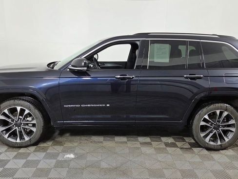 Used 2023 Jeep Grand Cherokee Overland w/ Luxury Tech Group IV image 5