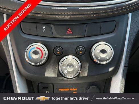 Used 2022 Chevrolet Trax LT w/ LT Convenience Package FWD image 20
