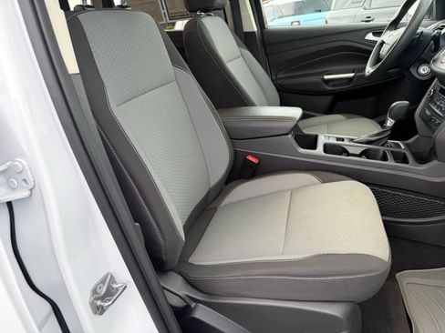 Used 2017 Ford Escape SE FWD image 8