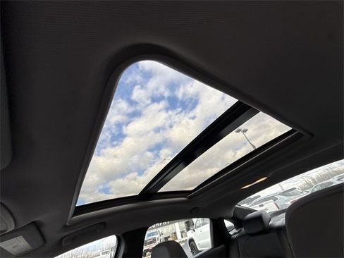 Used 2017 Chevrolet Malibu Premier w/ Premier Sun and Wheel Package image 19