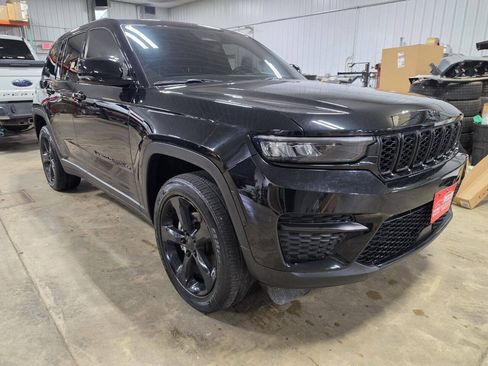 Used 2023 Jeep Grand Cherokee Altitude AWD/4WD image 1