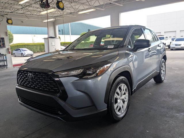 Certified 2025 Toyota Corolla Cross L FWD image 2