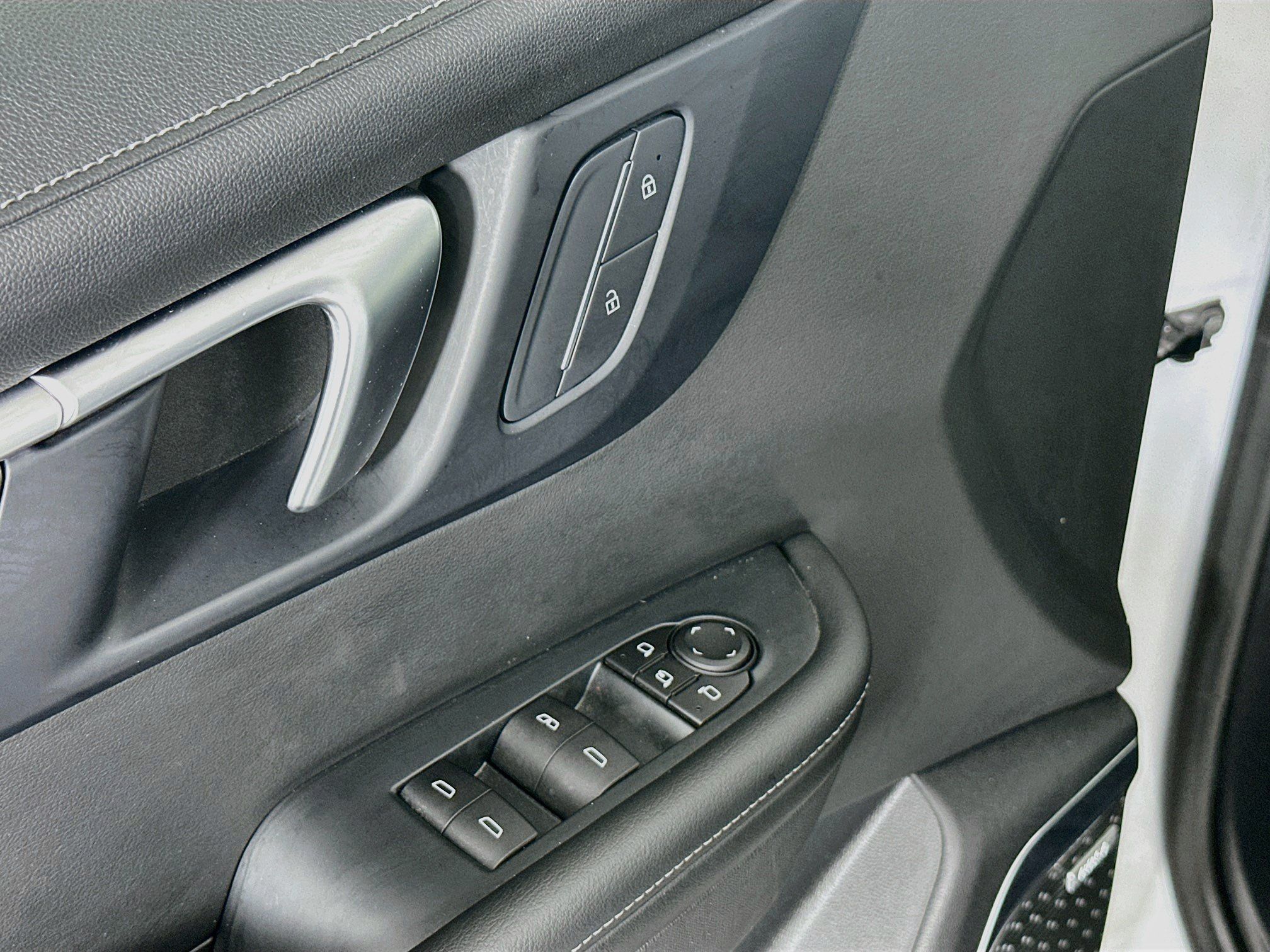 Used 2025 Buick Enclave Preferred FWD image 15