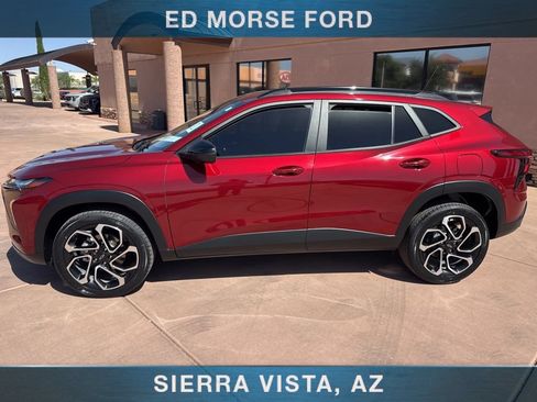 Used 2024 Chevrolet Trax RS FWD image 3