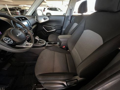 Used 2025 Kia Soul LX w/ LX Technology Package FWD image 27