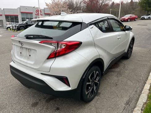 Used 2022 Toyota C-HR XLE image 4