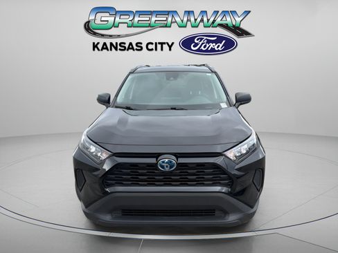 Used 2021 Toyota RAV4 LE AWD/4WD image 2