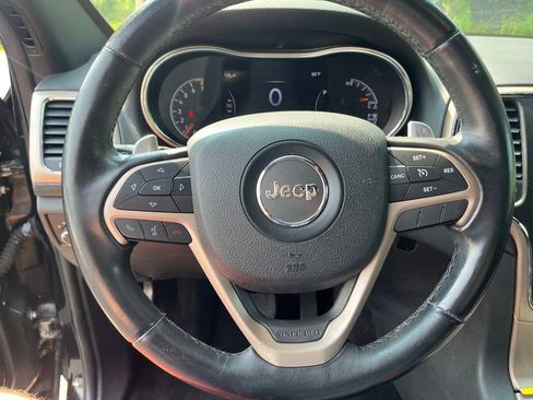 Used 2017 Jeep Grand Cherokee Laredo w/ Quick Order Package 23E image 12