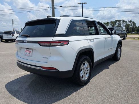 Used 2023 Jeep Grand Cherokee Laredo RWD image 4