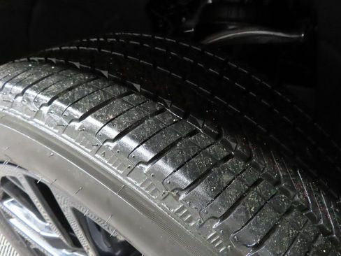 Used 2025 Chevrolet Suburban Premier image 7