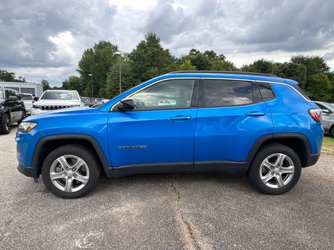 Used 2024 Jeep Compass Latitude AWD/4WD image 5