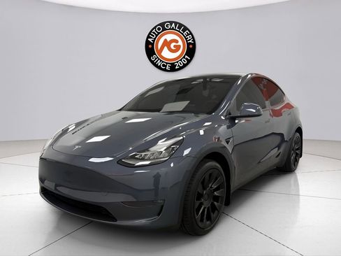 Used 2023 Tesla Model Y Long Range image 3