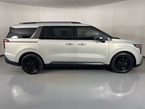 New 2026 Kia Carnival SX image 9