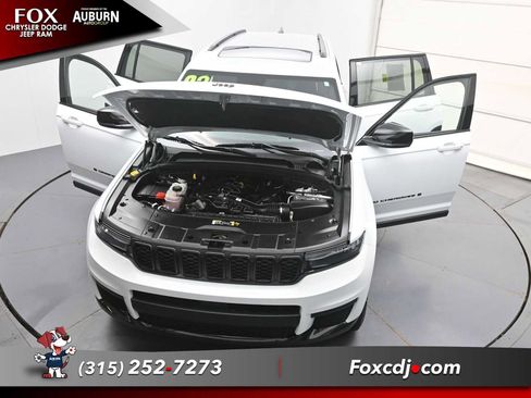 Used 2023 Jeep Grand Cherokee L Altitude AWD/4WD image 36