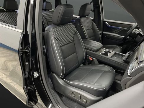 Used 2024 GMC Acadia Denali image 33