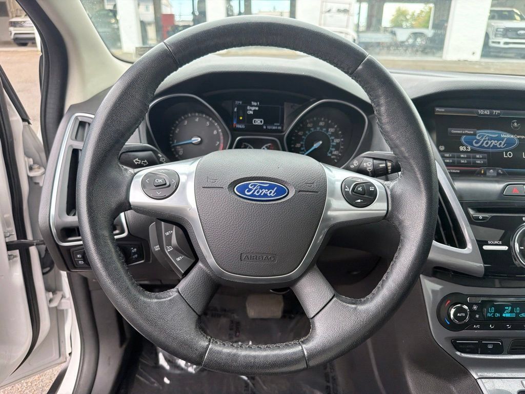 Used 2014 Ford Focus Titanium FWD image 22