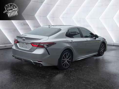 Used 2023 Toyota Camry SE AWD/4WD image 4
