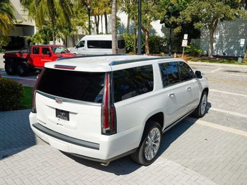 Used 2019 Cadillac Escalade ESV Premium Luxury RWD image 26