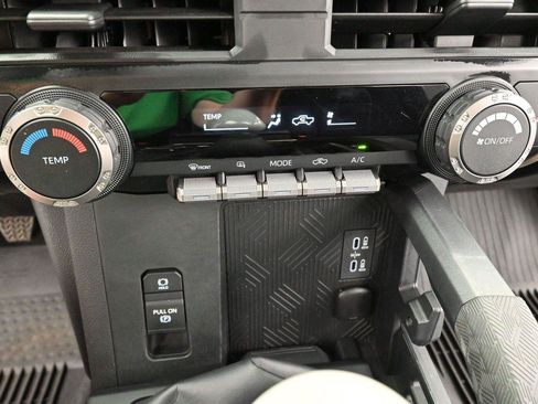 Used 2024 Toyota Tacoma SR AWD/4WD image 21