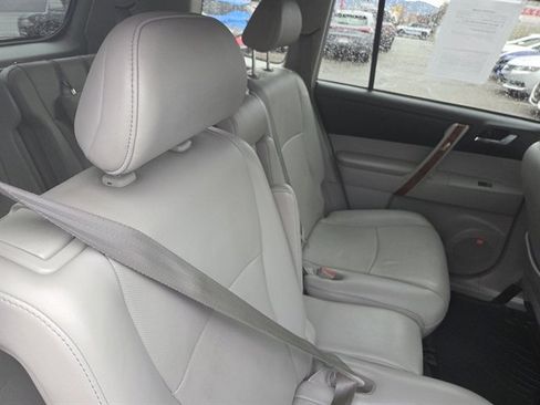 Used 2013 Toyota Highlander Limited image 10