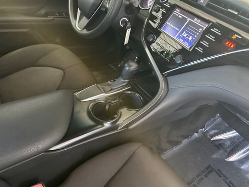 Used 2018 Toyota Camry LE FWD image 15