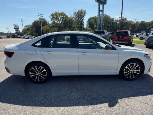 Used 2025 Volkswagen Jetta Sport FWD image 9