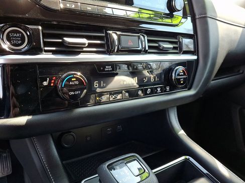 Used 2023 Nissan Pathfinder SL w/ Lighting Package (N92) image 16