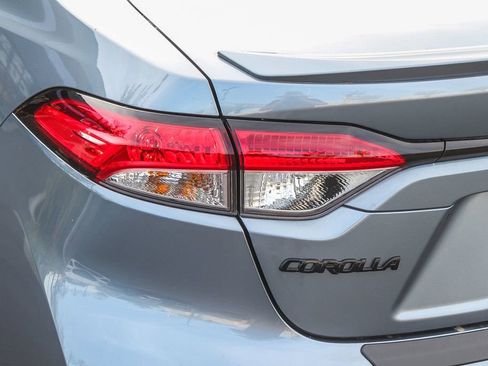 Used 2025 Toyota Corolla SE image 9