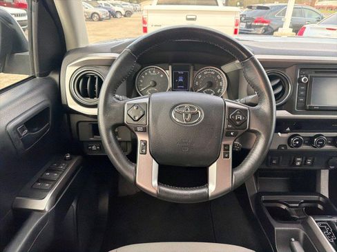 Used 2018 Toyota Tacoma SR5 image 14