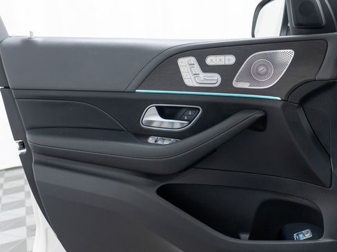 Used 2020 Mercedes-Benz GLS 450 4MATIC image 11