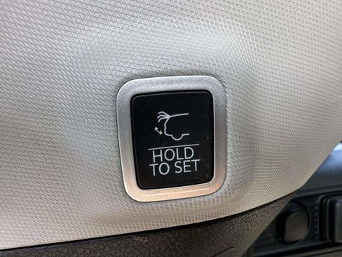 Used 2022 Jeep Grand Cherokee Limited image 14