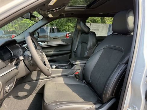New 2025 Jeep Grand Cherokee L Altitude RWD image 14