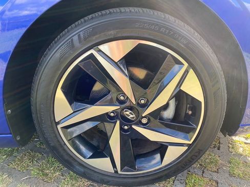 Used 2023 Hyundai Elantra SEL w/ Convenience Package image 9