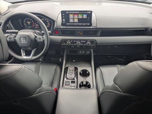 Used 2025 Honda Pilot Touring image 19