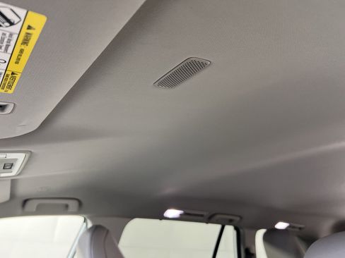 Used 2025 Toyota Grand Highlander AWD image 24