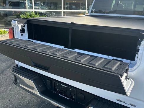 Used 2025 GMC Sierra 2500 SLE w/ SLE Value Package; AWD/4WD image 6