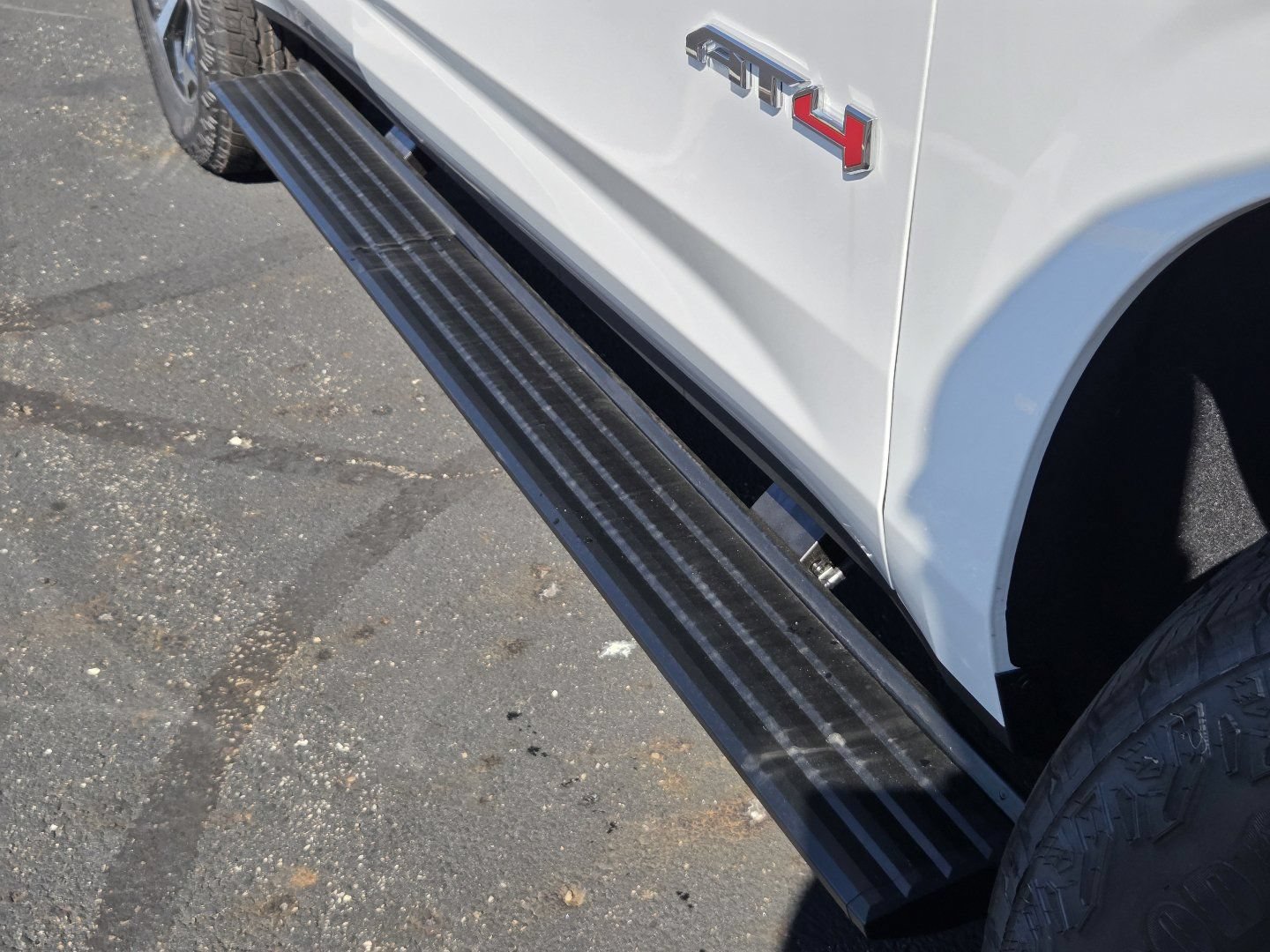 New 2026 GMC Yukon AT4 w/ AT4 Premium Plus Package AWD/4WD image 23