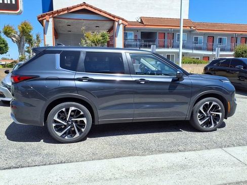 Used 2024 Mitsubishi Outlander SE image 19