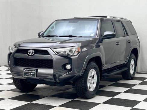 Used 2018 Toyota 4Runner SR5 AWD/4WD image 4