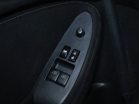 Used 2010 Nissan 370Z Roadster RWD image 17