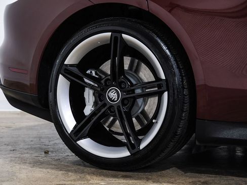 Used 2021 Porsche Taycan 4S w/ Premium Package image 59