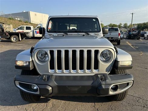 Used 2023 Jeep Gladiator Overland image 3