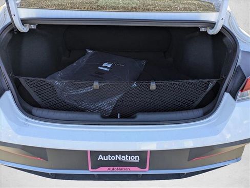 Used 2025 Hyundai Elantra Sport image 6