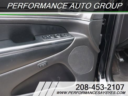 Used 2018 Jeep Grand Cherokee Limited image 25
