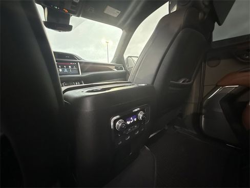 Used 2023 GMC Yukon Denali Ultimate image 20
