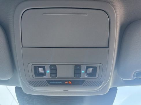 Used 2022 Ford Explorer XLT w/ Equipment Group 202A image 18