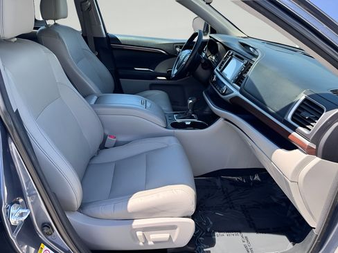 Used 2015 Toyota Highlander Limited Platinum AWD/4WD image 35