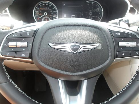 Used 2025 Genesis G70 2.5T image 17
