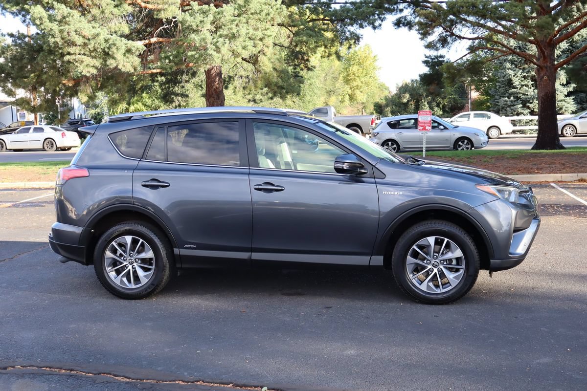 Used 2018 Toyota RAV4 XLE w/ Convenience Package AWD/4WD image 3