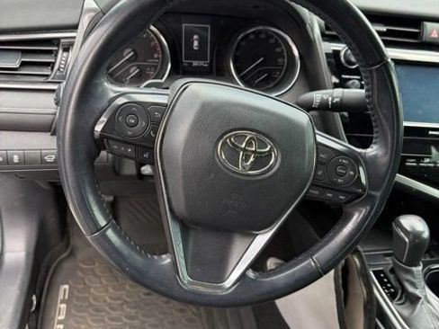 Used 2020 Toyota Camry SE FWD image 8